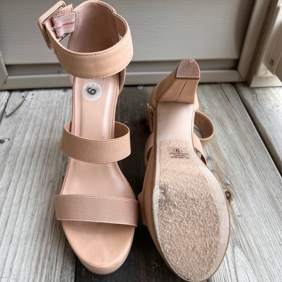 🤍SUPER CUTE Nude 5” Heels🤍 - Picture 4 of 4